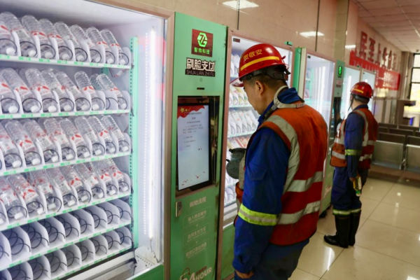 嗨牛股票 答对三题，解锁一份食品或饮品！